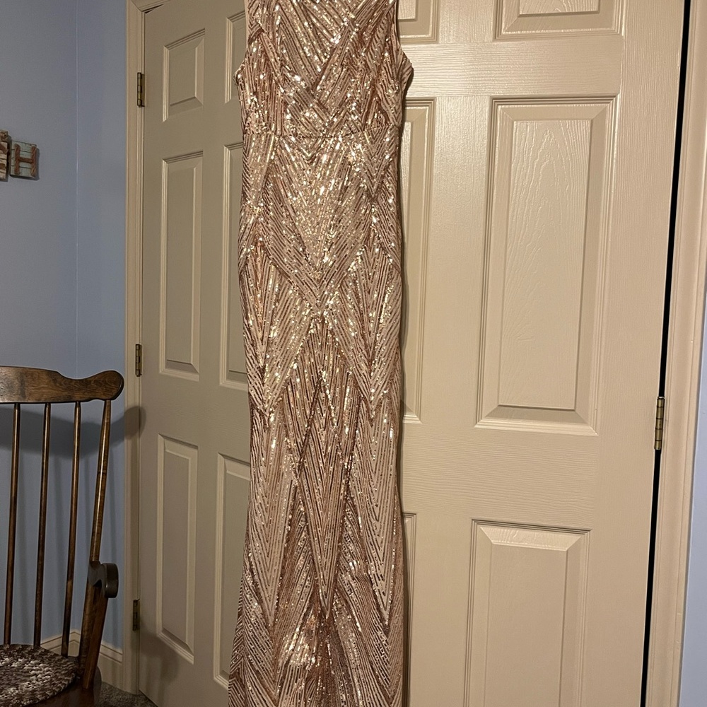 Gorgeous floor length sparkle sequin dress!!! Small